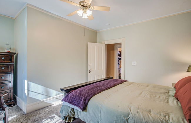 5bddowntown Victorian Charmhot Tub, Firepit - Photo 19