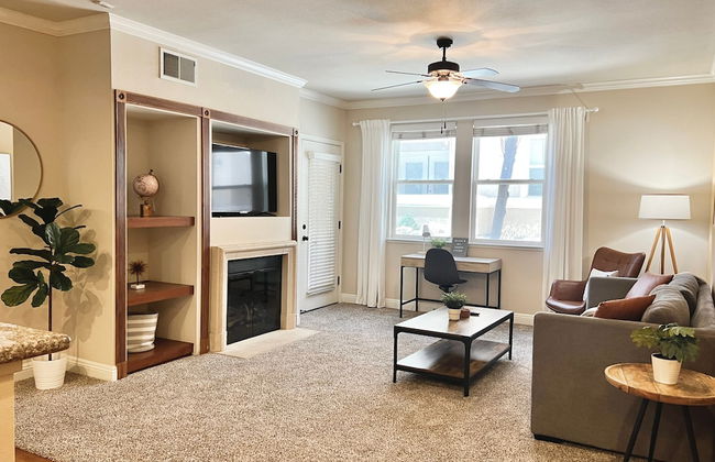 Relaxing 2-br Apt With Pool Hot Tub Gym - Photo 24