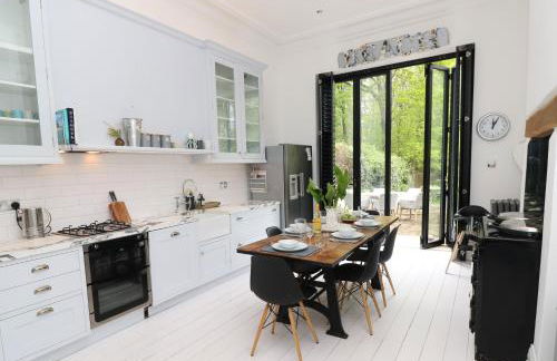 Perfect Retreat in Luxury & Historical Manor House - Photo 37