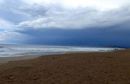 Cómodo chalet en la playa con gran patio exterior cerca del MET Y Campo de Golf - Photo 57