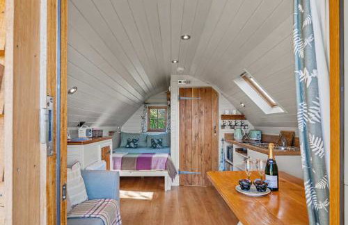 Willow Stylish pod with peaceful rural views - Photo 4