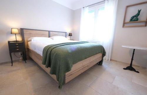 vacation rental with pool and poolhouse, close to arles in moulès- sleeps 8 - Foto 75