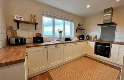 Blue Anchor House - Seaview, Hot Tub Apartments - Photo 53