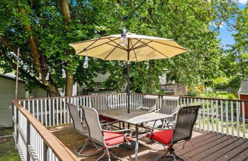 Hot Tub and Spacious Backyard Close to Lake! - Foto 15