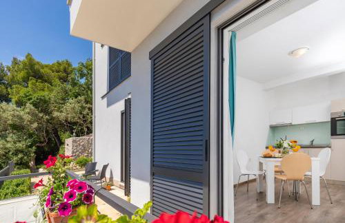 Apartmani D & J with Heated Pool & Stunning Sea View - Photo 121