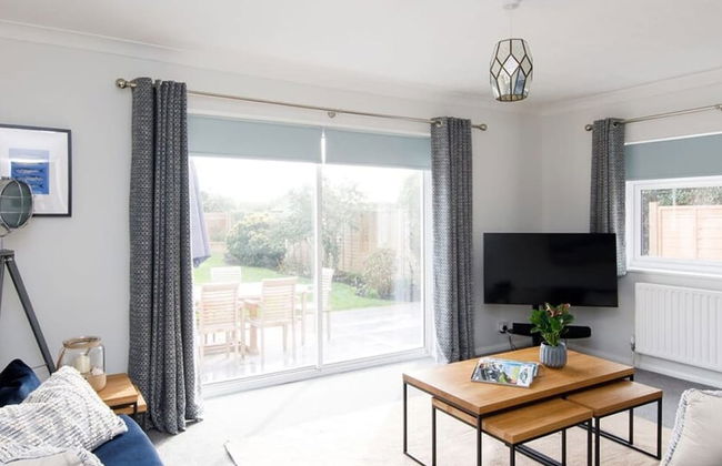 Coastal Retreat for 8 With Hot Tub - Walk to Beach - Foto 19