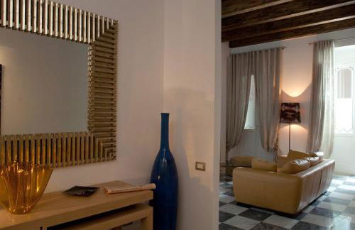 Right House - Characteristic Marina District - Photo 37