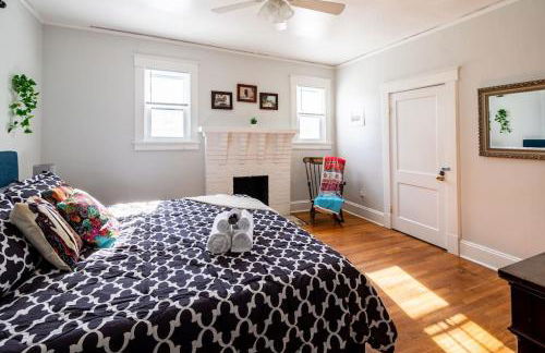 Globetrotters Suite in Historic Richmond with Patio - Foto 14