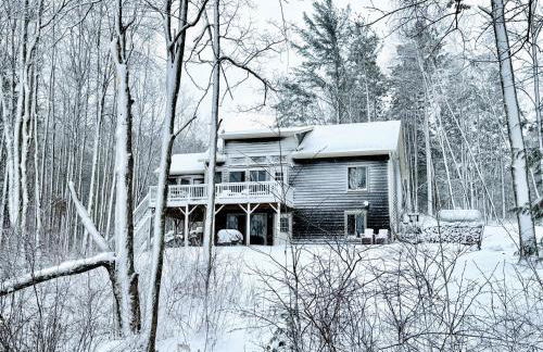 Outstanding Retreat with Dock, Game Space and Lake Views in Wisconsin - Foto 33