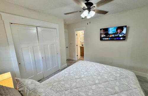 Newest Cottage Downtown. Pet Yes - Photo 19