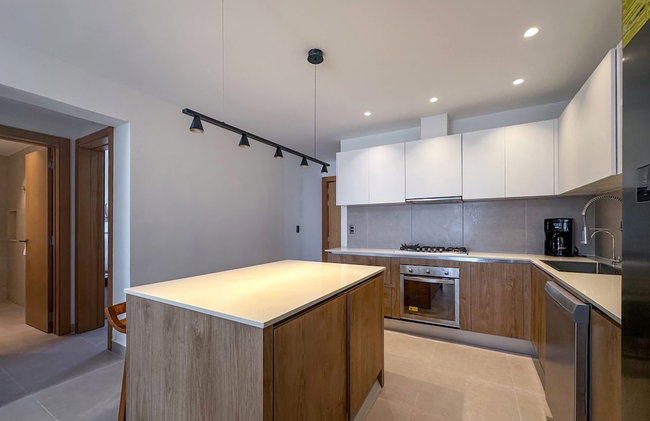 Exclusive Penthouse With Picuzzi Steps From Beach - Foto 19