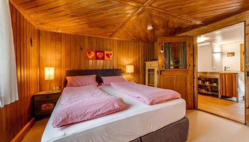 Ferienwohnung Wiesengrün - uriger Hüttenstil - Foto 3