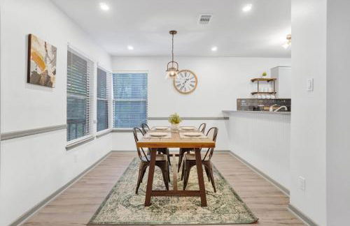 Treehouse Retreat 2Bed 2Bath Entire Townhome in The Woodlands - Foto 14