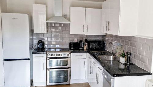 Comfy 2 bed Flat with free Parking, close to Tube - Foto 5