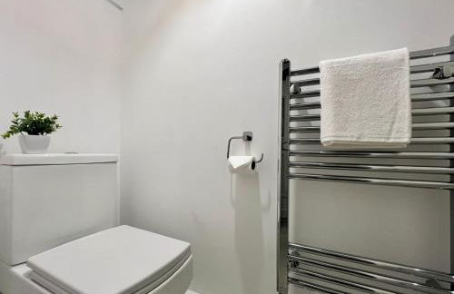 Borage House- Crawley,3BR House, Wifi, Parking, Close to Gatwick Airport, Contractor friendly, short and long term stays welcome - Foto 56