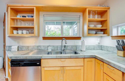 2 Mi to UO Cozy Retreat in Eugene! - Photo 11