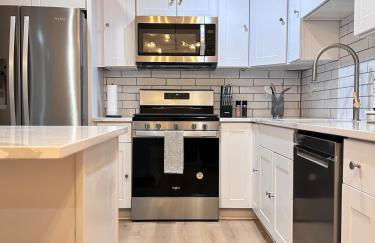 Quiet Community, Stylish Escape - Photo 13