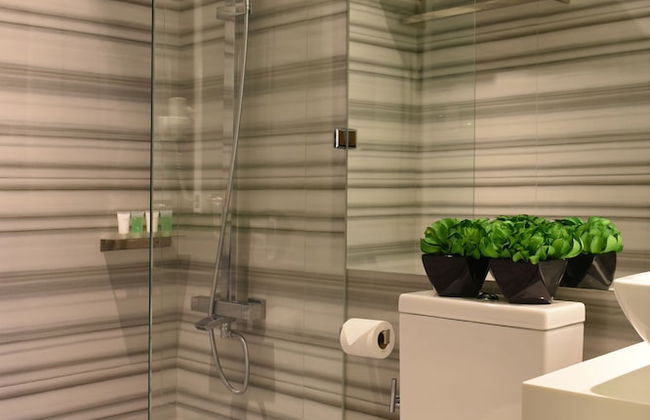 Astoria Plaza - Photo 9