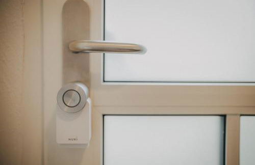 JOBOSTAYS - LINDEN Family Apartment Oldenburg - sehr geräumig 110m2 - Terrasse mit Gartenblick - voll ausgestattete Küche - 2 Bäder - Babybett - 10 Min zu Fuß zum Bahnhof - kostenloses WLAN - Parkplatz - kontaktfreier Check-In - Photo 65