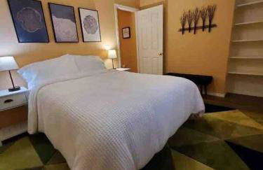 Solar Half-Plex with Chic Style in Country Glen - Foto 55