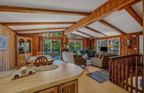 Mountain View Hideaway -- Pet Friendly, Grill, Wifi, Fire Pit, Deck, Screen Porch, Family Friendly, Game Room, Wood Stove - Foto 26