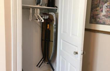 Historic Upstairs Apartment - Foto 12