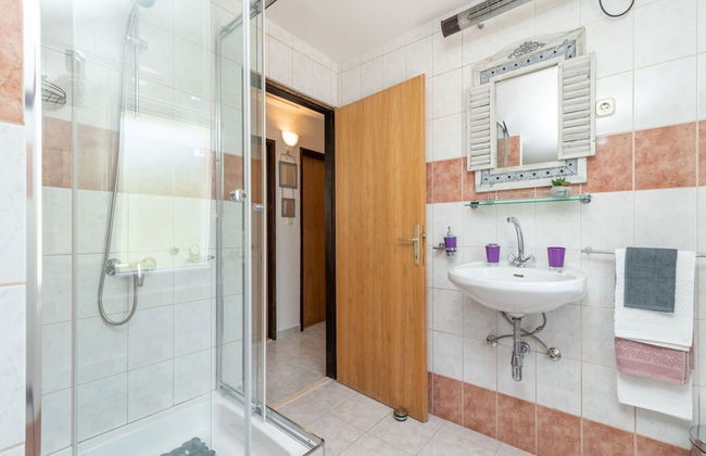 Hillside Villa in Trogir With Pool, Terrace, and Stunning City View - Foto 34