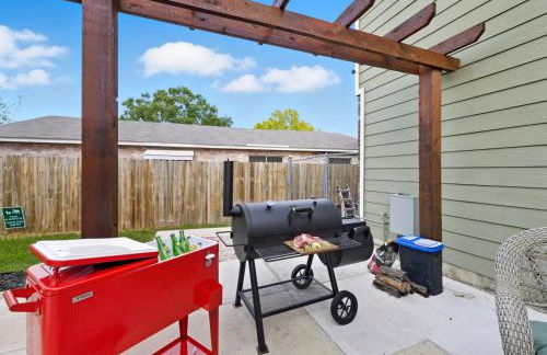 Luxe Family Escape with Games Hot Tub and Yard - Foto 58