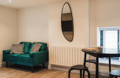 Wych Cottage, Striking 2 Bed, Parking, King Bed, First Floor Flat - Foto 17