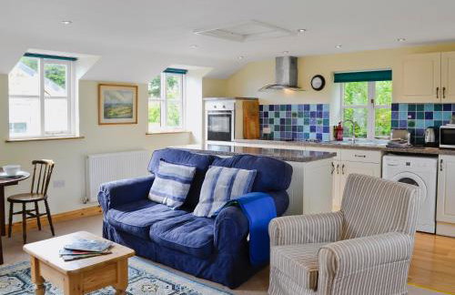 Tucked Away - Photo 2