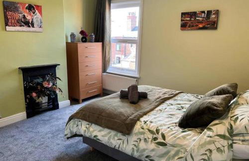 Spacious 2-Bedroom House In Stockton Heath With Free WiFi By Amazing Spaces Relocations Ltd - Foto 4