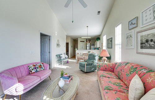 Sunset Beach Condo with Balcony, 5 Mi to the Ocean! - Foto 6