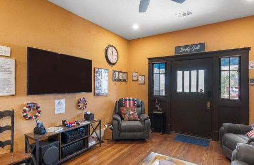 Stockyards-3/4 mile away!-Sleeps 8-Americana House - Foto 6