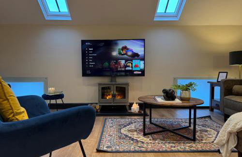 Converted Welsh Sunday School with Sea View & Garden on Anglesey - Dog Friendly - Photo 19