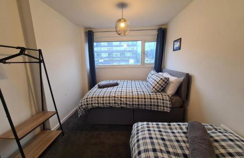 6 bed, sleeps 8, 1 Mile from New Cross Hospital, 10 mins from M6 Jct 10 & M54 Jct 1 - Foto 5