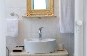 Wave Lullaby, Peaceful Beachfront Retreat in Paros - Photo 7