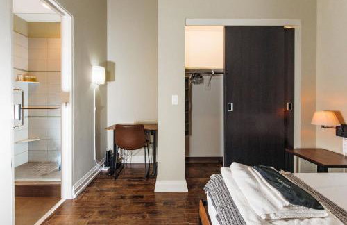 Downtown Luxe 2BR Loft Apt - Sleeps 6-7 - Walkable - Foto 18