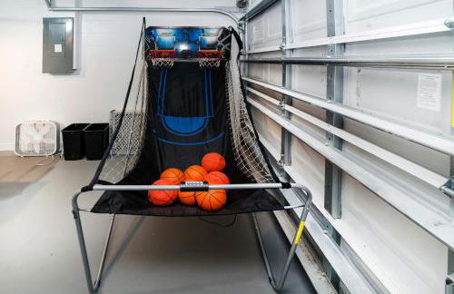 New 6min to 3 Sister Springs, Spacious, Fun with Game Room - Foto 34