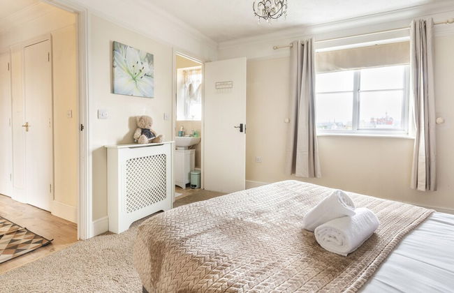 2 Bed Apartment Sleeps 5 - Free Parking, Balcony - Photo 6