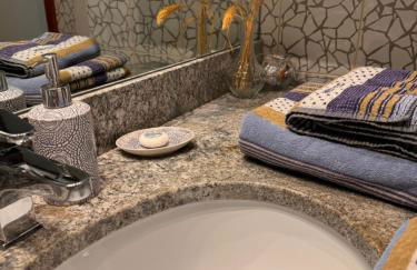 L'élégante - maison de ville avec bains à remous - parking inclus - Foto 12