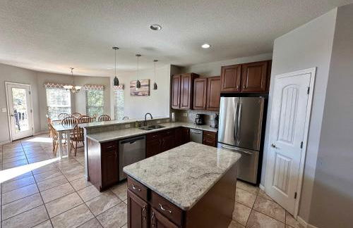 Lake It Easy - Waterfront Getaway with 7 Bedrooms - Foto 10