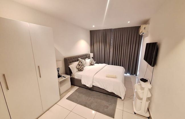 Embassy Gardens Apartment - Photo 15