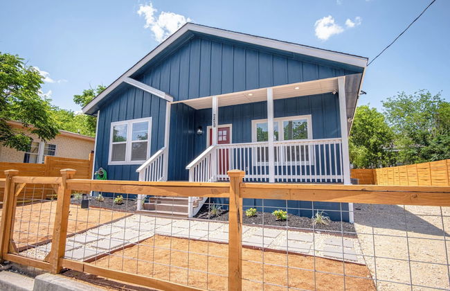 Beautiful Fenced 3BR 2BA Near Exciting Downtown - Foto 22