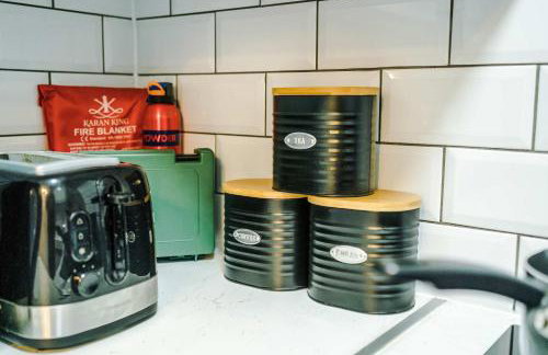 Long Stays Offers , New 2 Bed APT , Sleeps 3 , Wigan , Perfect for Relocations , Contractors , Families - Photo 35