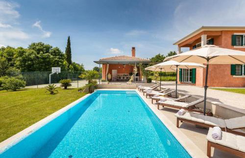 Villa Village by Villsy - with heated pool, spa, private tennis court, golf court, basketball court and playroom - Photo 11