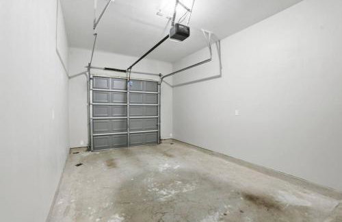 O30A Single-Story 2BR Townhome w King Beds, Workspace, Yard - Foto 21