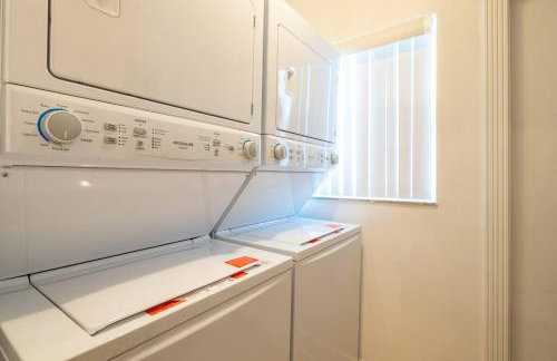 Stunning Lake-Front Villa with Pool & Spa - Foto 25