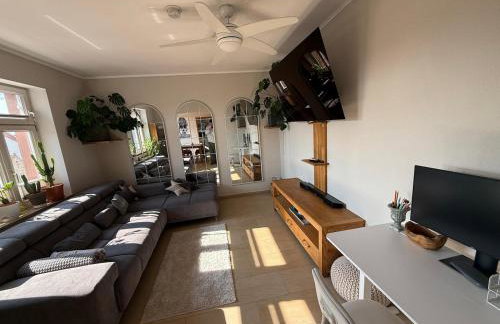 Stilvolle Wohnung mit Parkplatz - Foto 1