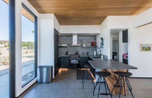 Skyline Ridge- Modern Residence w Sprawling Views - Foto 19