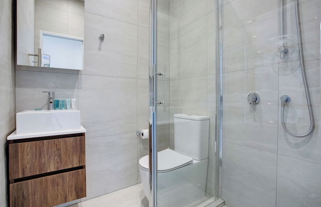 Urban Vogue Escape with Parking- Air-con - Photo 24